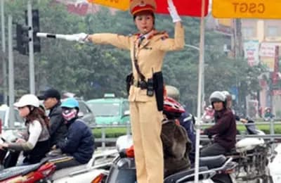 Giải quyết một số trường hợp cụ thể trong khi làm nhiệm vụ chỉ huy, điều khiển giao thông đường bộ