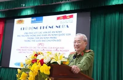 Đồng chí GS TS, Thượng tướng Nguyễn Văn Thành báo cáo chuyên đề tại Trường Đại học Cảnh sát nhân dân