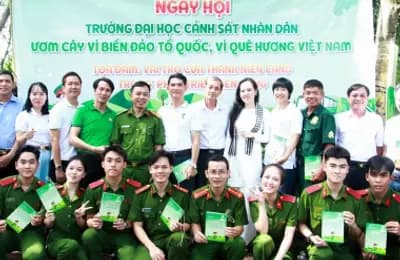Ngày hội ươm cây vì biển đảo quê hương Việt Nam